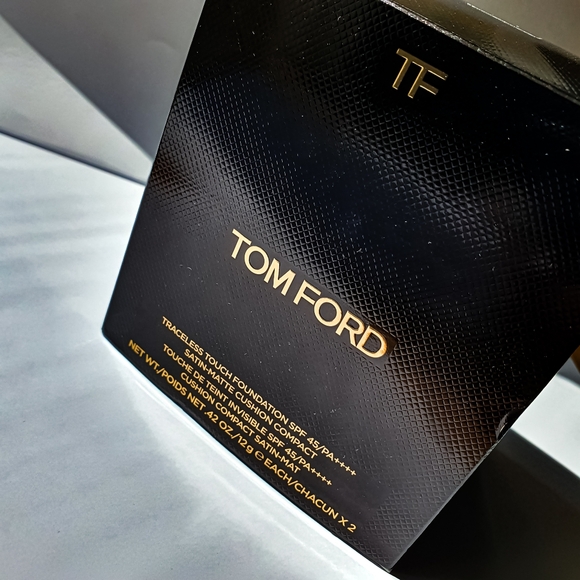 TOM FORD Traceless Touch Foundation Satin-Matte Cushion Compact 0.4 Rose - Picture 7 of 9